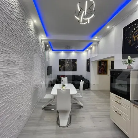 Roxana House Apartment *